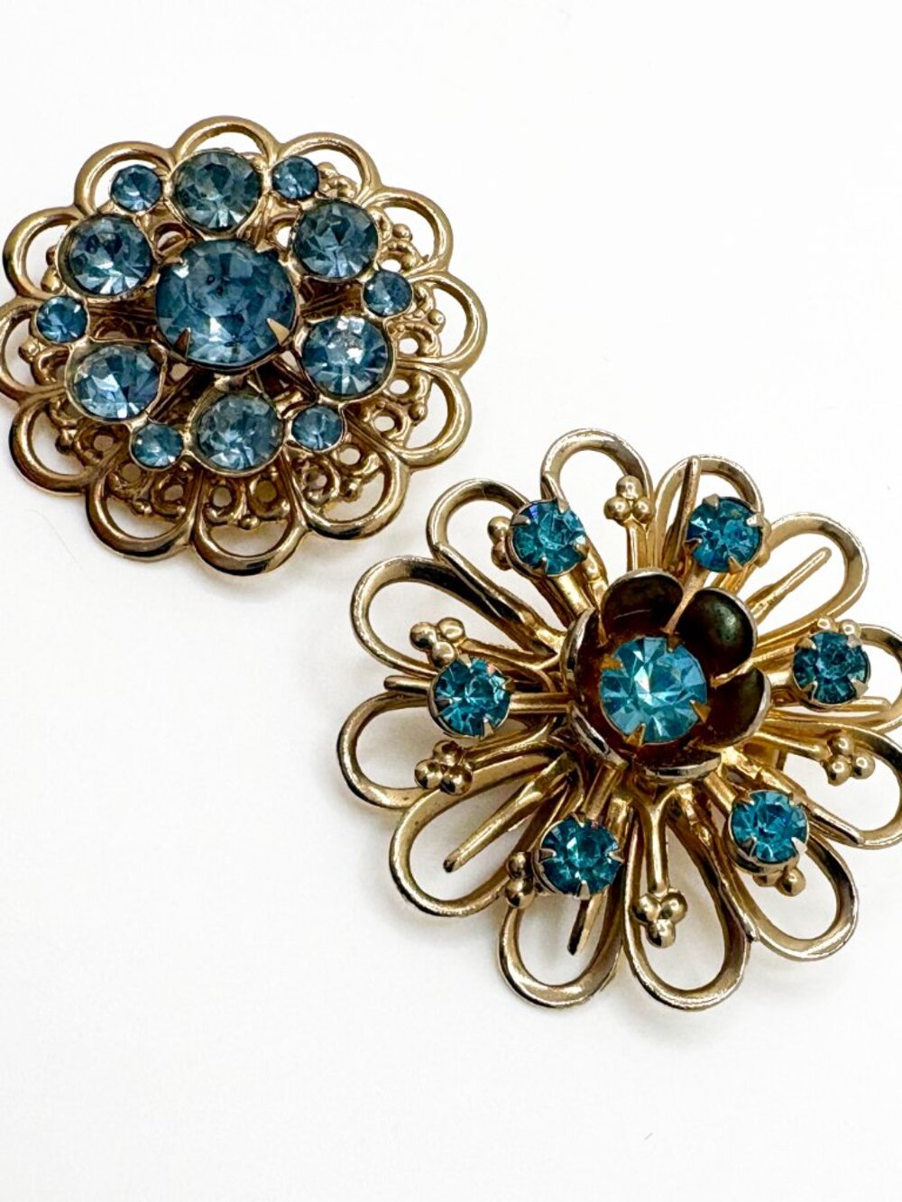 Two Vintage Blue Glass Rhinestone Floral Brooch Pair Gold Tone Retro Flower Pins - Picture 2 of 3